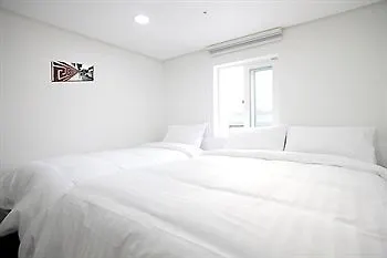 K-Pop Hotel Seoul Tower 2*,